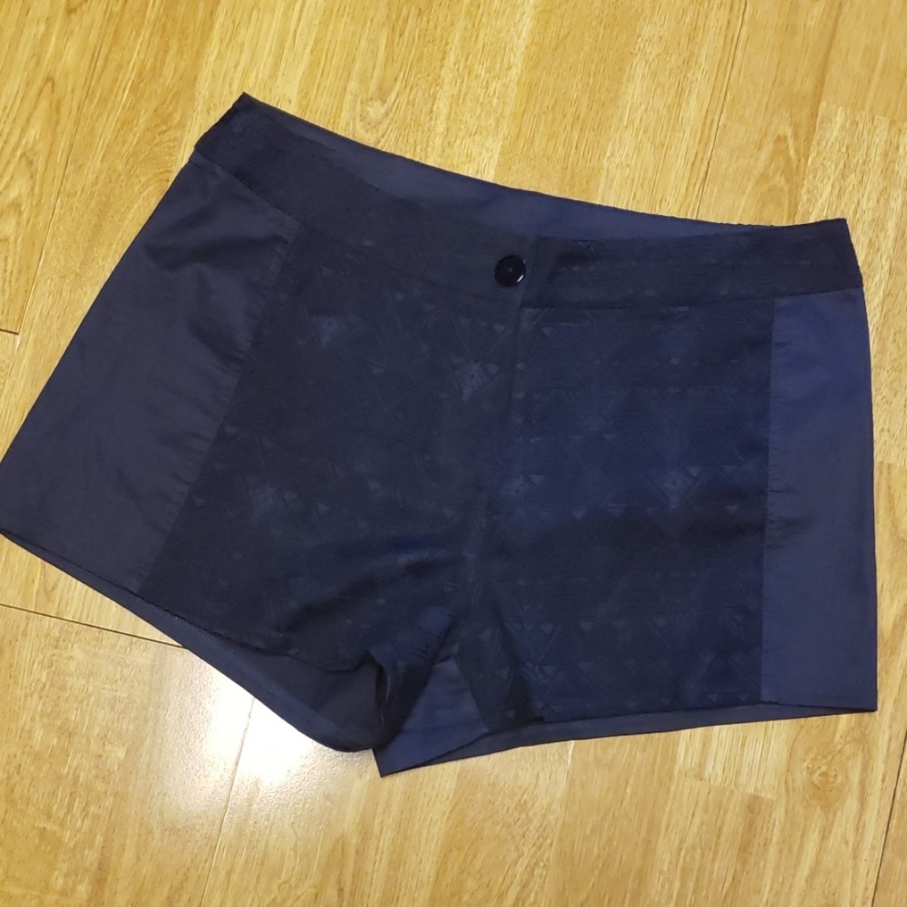 Alya Navy lace accent shorts sz large